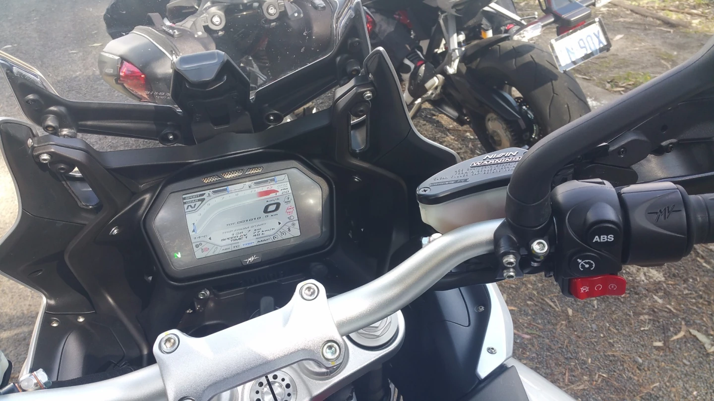 MV Agusta Turismo Veloce: TFT dash allows access to a wide range of electronic options