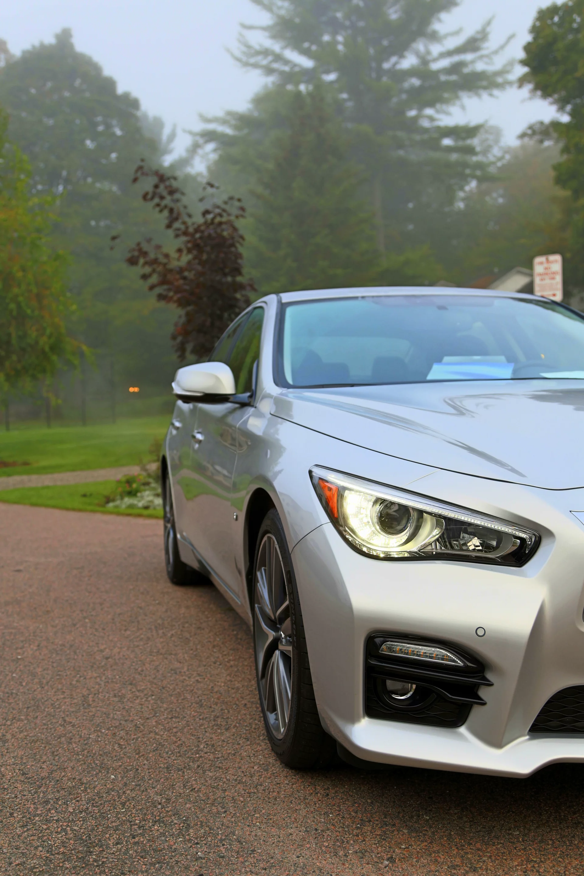 Narrowing headlights flow back farther on the contoured fenders (Photo: Angus MacKenzie/Gizmag.com)