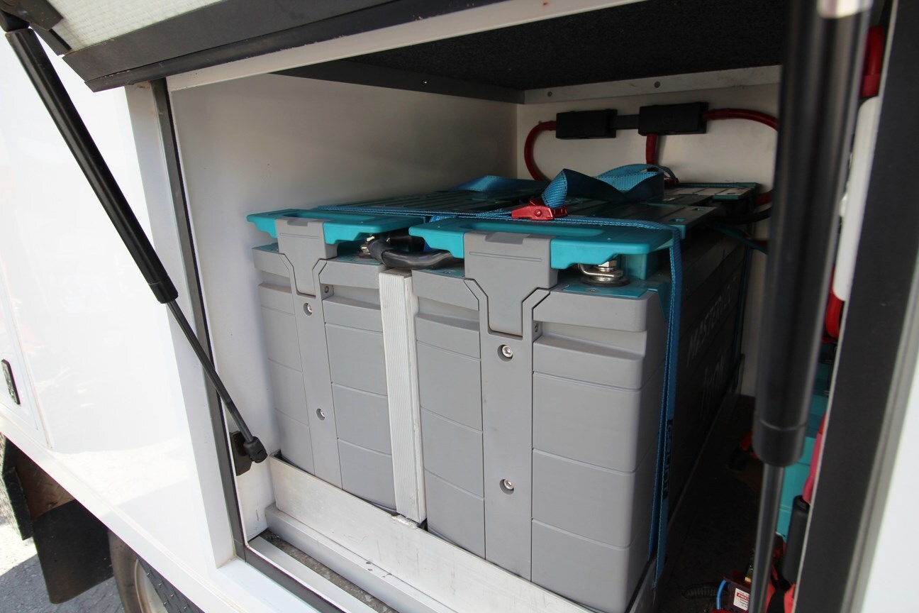 SLRV prepares off-grid power systems, and the Commander 8x8's promises to be something truly capable, complete with solar power and a generator