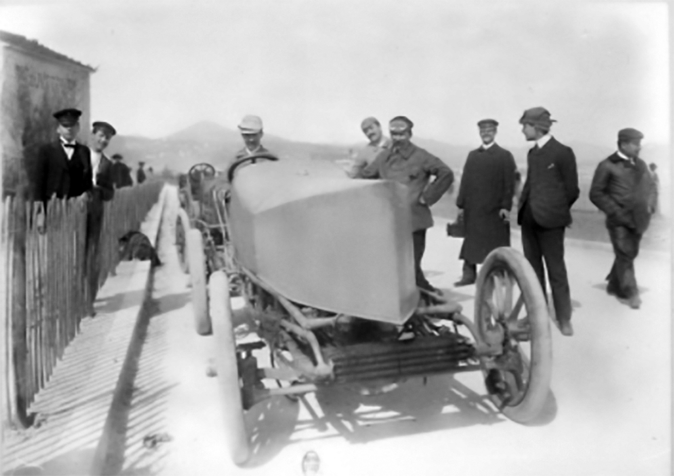 The annual mile sprint trials along the Nice (France) waterfront in 1904 saw Gobron-Brillié send its two leading drivers (Louis Rigolly and Arthur Duray) and two of the 'Paris-Madrid' racers prepared for the infamous race of the previous year. Duray was considered the lead driver, but on 31 March 1904, he could only coax 88.76 mph (142.85 km/h) out of his car. Louis Rigolly clocked 94.78 mph (152.53 km/h) along the Promenade des Anglais and the world speed record belonged to the unconventional Gobron-Brillié once more.