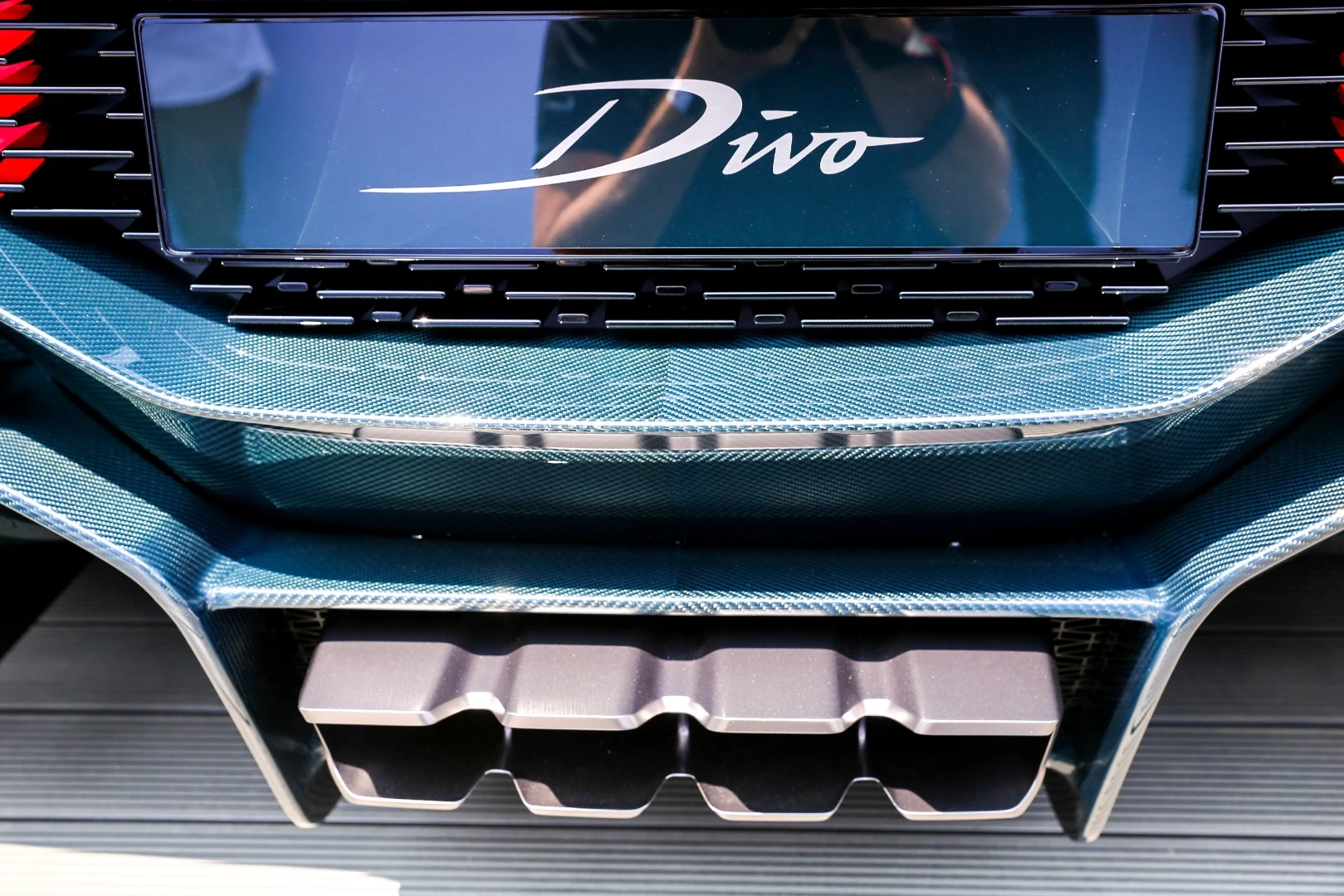Bugatti Divo: organ pipe styling on the large central exhaust