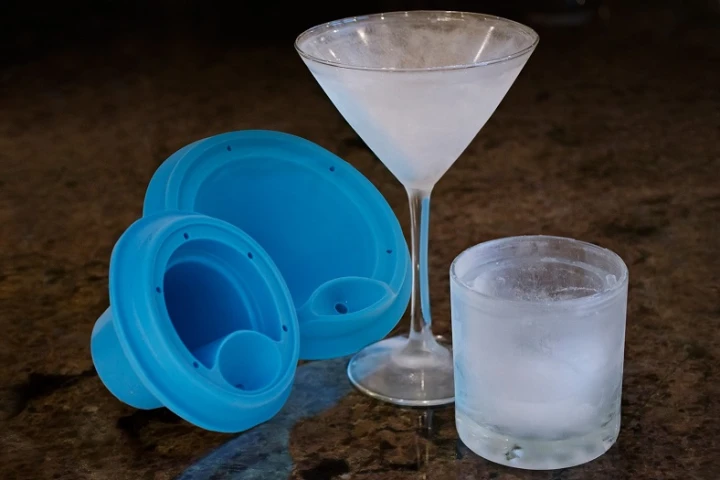 IceLiners comprises silicone molds which fit over glasses to create a frozen liquid lining