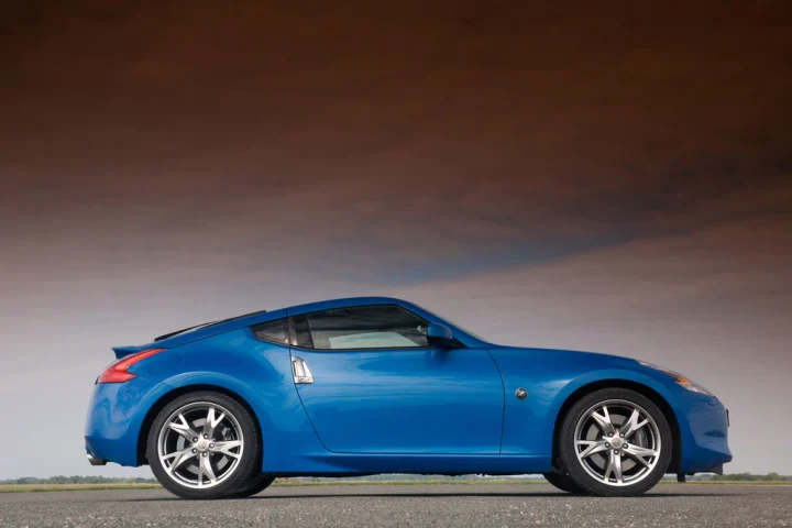 NTT DoCoMo, has announced it will license Nissan's Scratch Shield for use on mobile phones