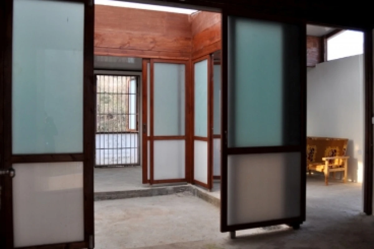The design incorporates a modular layout with hollow brick walls, steel bars for reinforcement and wooden box beams (Image: Ying chee Chui)