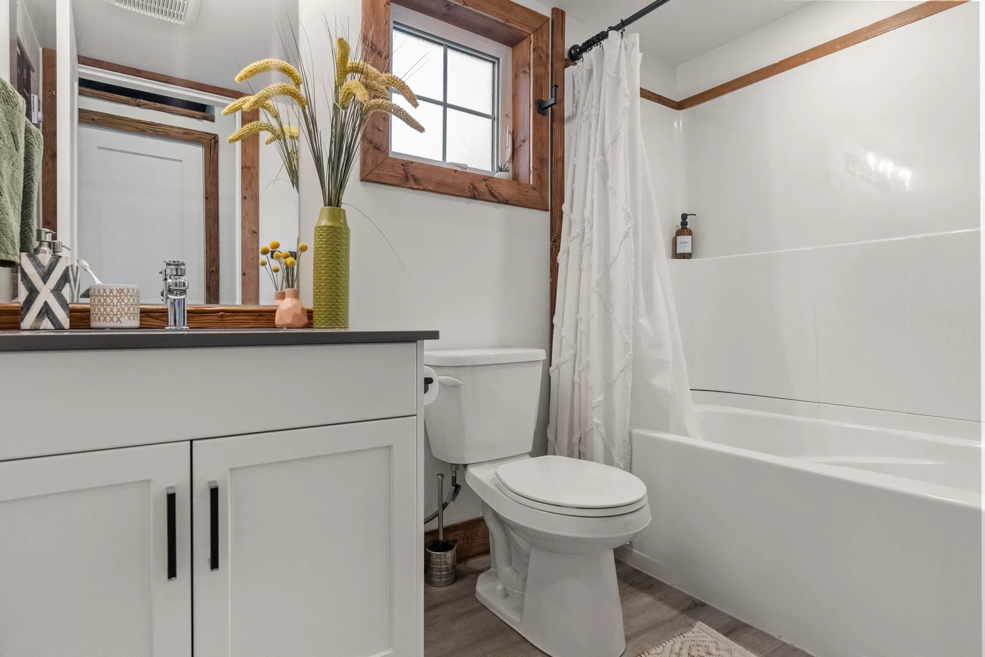 The Silvertip's bathroom includes a vanity sink, flushing toilet, and a bathtub and shower