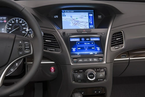 The dual-screen on the 2014 Acura RLX