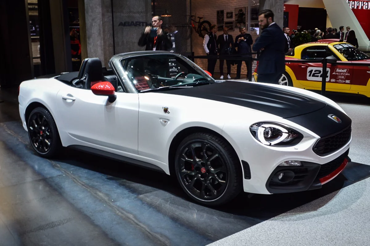Starting in the €40,000 (US$43,428) area, the Abarth 124 Spider boosts power output to 170 hp (127 kW) and 184 lb-ft (250 Nm). Estimated 0-62 mph (0-100 km/h) speed is 5.8 seconds
