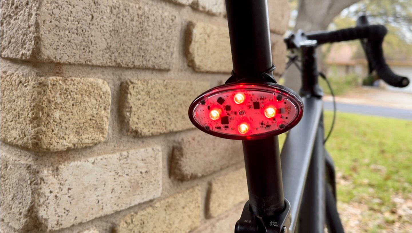 User can mount the Otto light either vertically or horizontally
