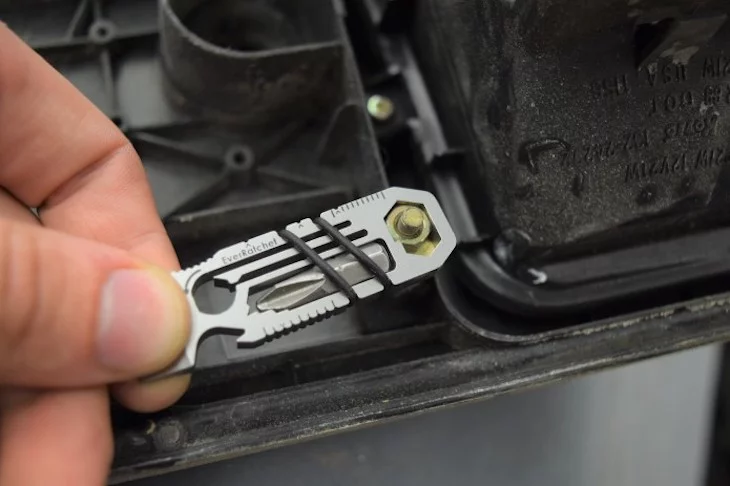 The EverRatchet multitool at work