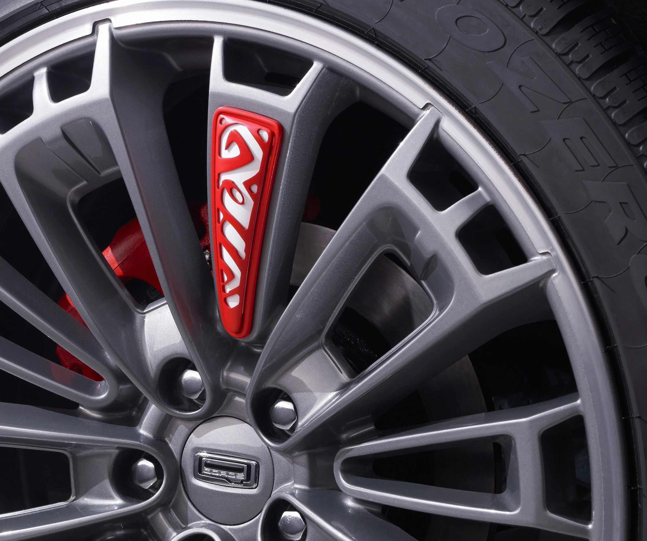 This rim inlay pays homage to the Chinese Year of the Goat