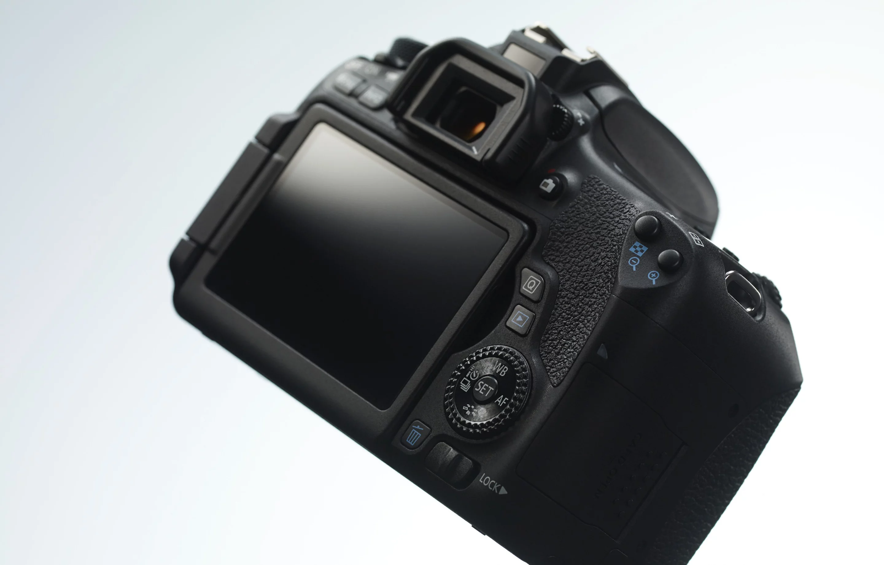 Canon EOS 760D (Rebel T6s) has a rear Quick Control Dial like those on Canon's more enthusiast EOS models
