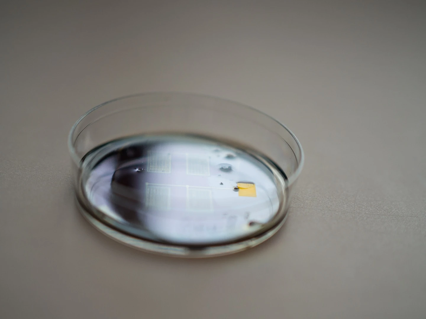 A new breakthrough in ultrasound technology relies on the use of polymer resin in place of piezoelectric crystals
