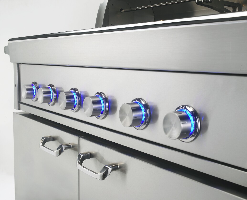 The Lynx Smart Grill prototype has illuminated knobs