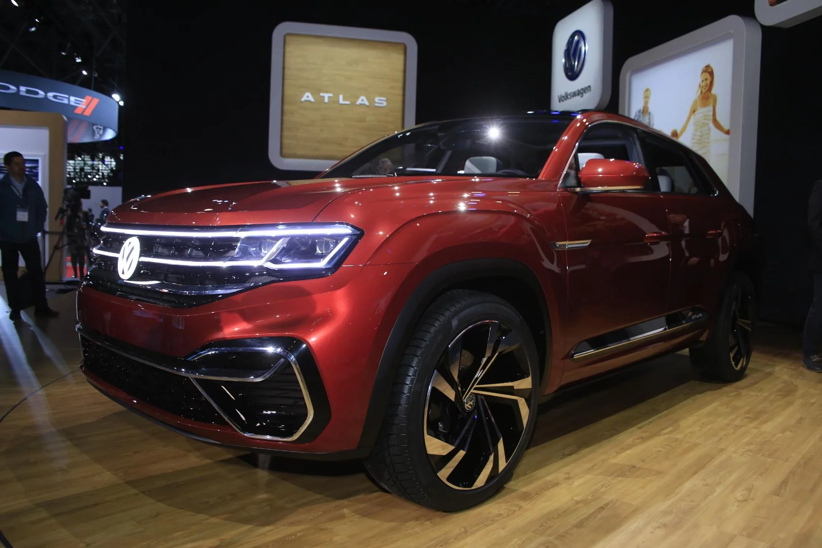 Volkswagen flashes a sneak peek at its five-seat Atlas in the form of the Atlas Cross Sport Concept
