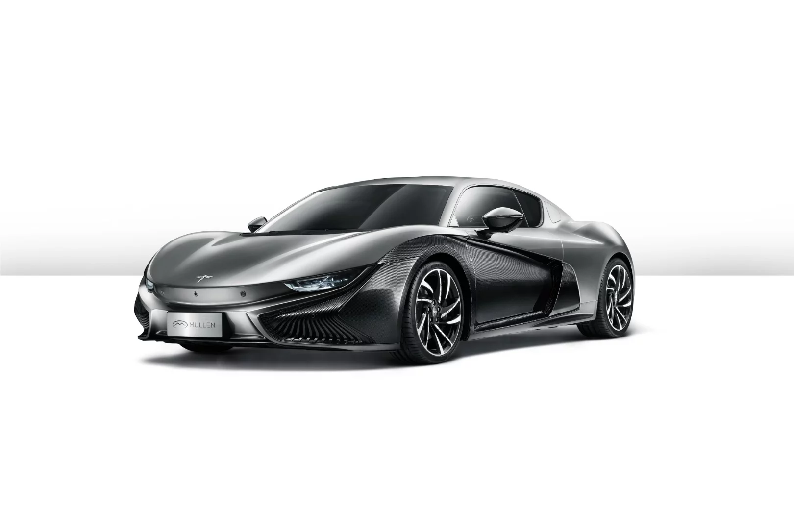 Carbon bodywork keeps the whole shebang lightweight