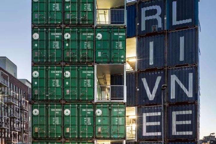 Drivelines Studios is located on an awkward triangular site in Johannesburg