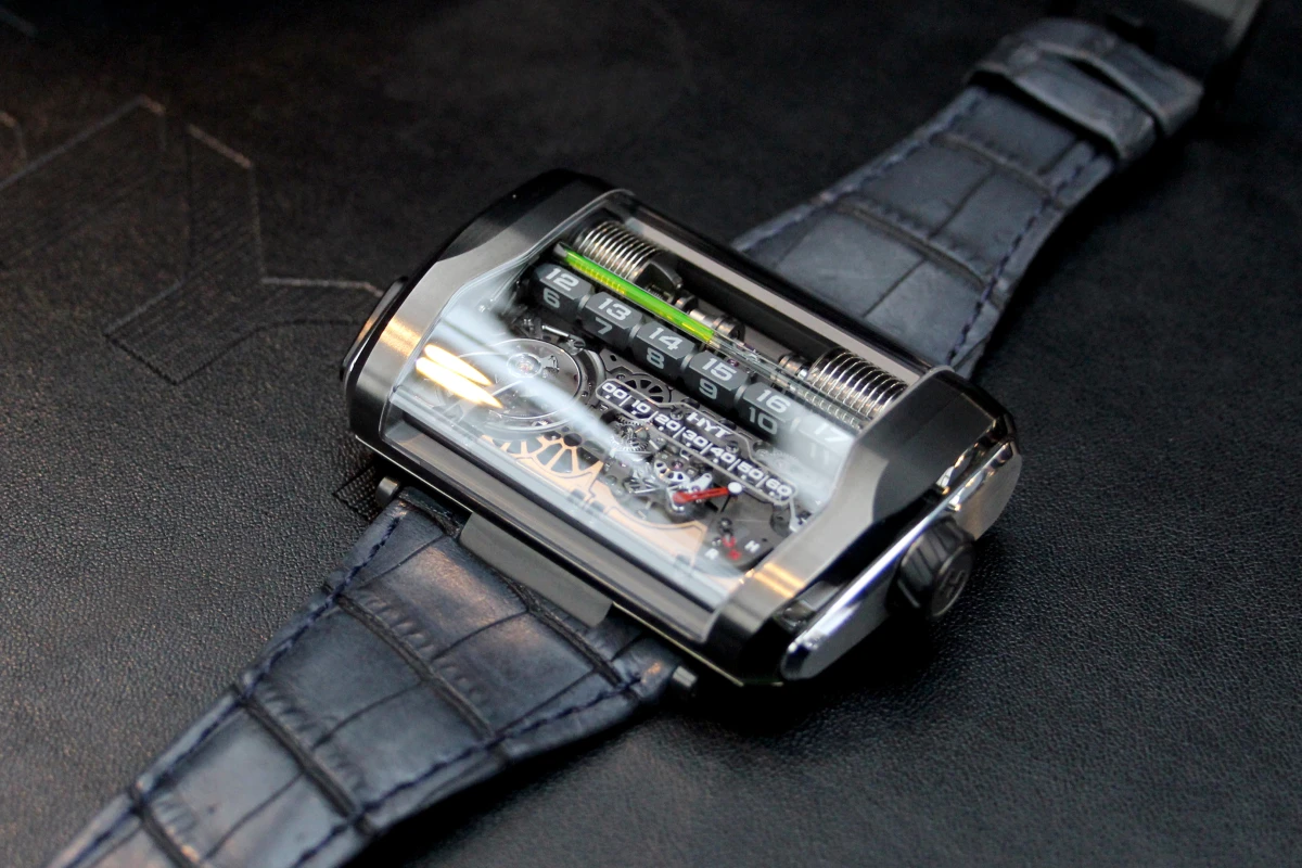 HYT's latest hydro-mechanical watch presents time in straight lines (Photo: Chris Wood/Gizmag)
