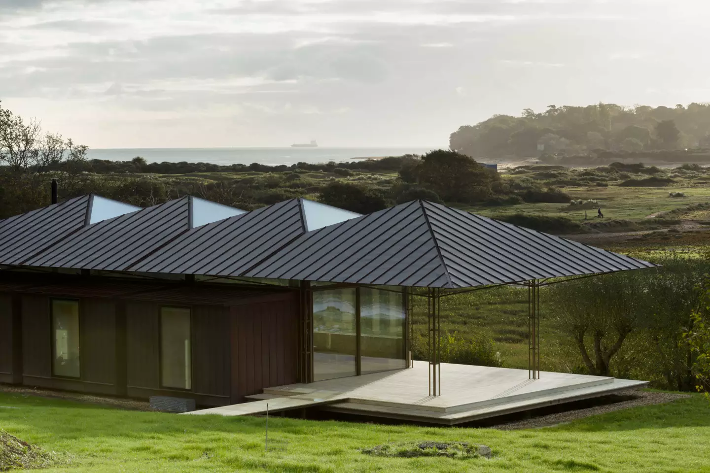 Saltmarsh House was designed by Niall McLaughlin Architects and is located on the Isle of Wight