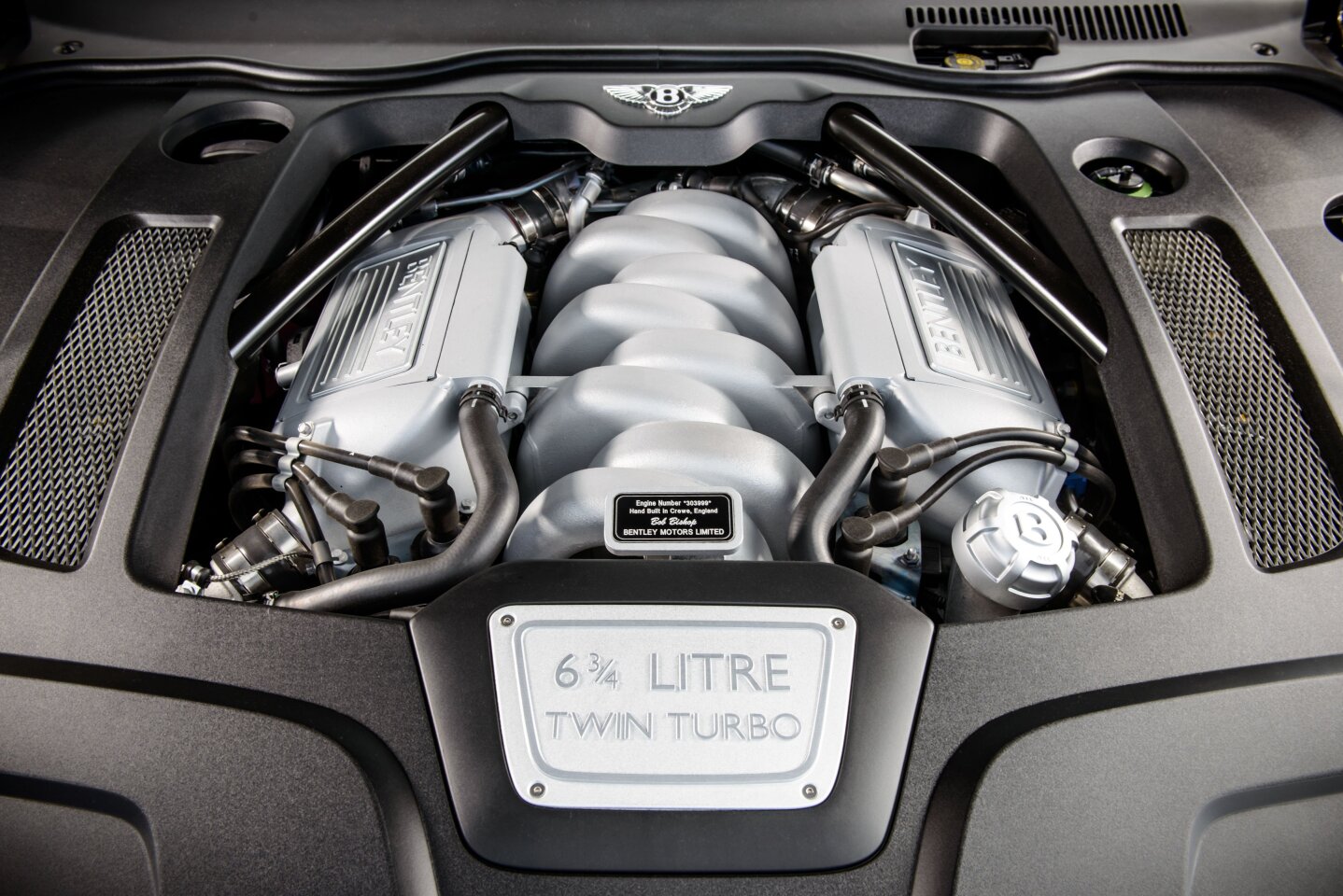 The Mulsanne’s reworked powertrain now develops a stump-pulling 811 lb.ft of torque and horsepower figures of 530 bhp