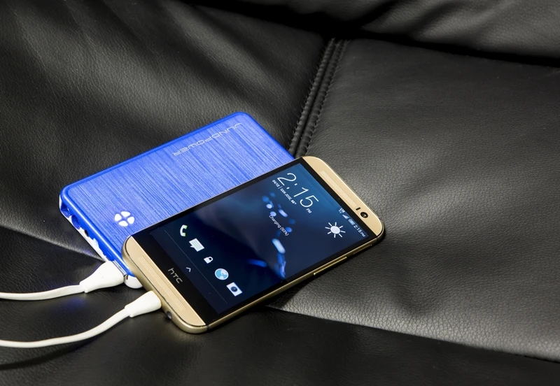 The Jumpr has an special output for charging mobile devices, such as smartphones