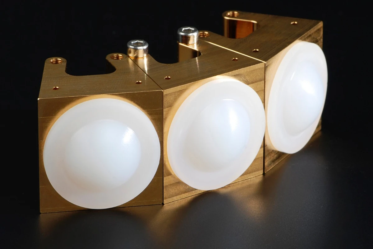 Fraunhofer's W-band radar is equipped with a three-channel antenna with dielectric lenses (Photo: Fraunhofer IAF)