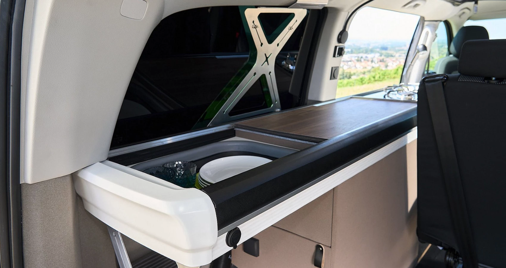 Another option for the rear of the Urban X console is a basin for holding dishes or other essentials