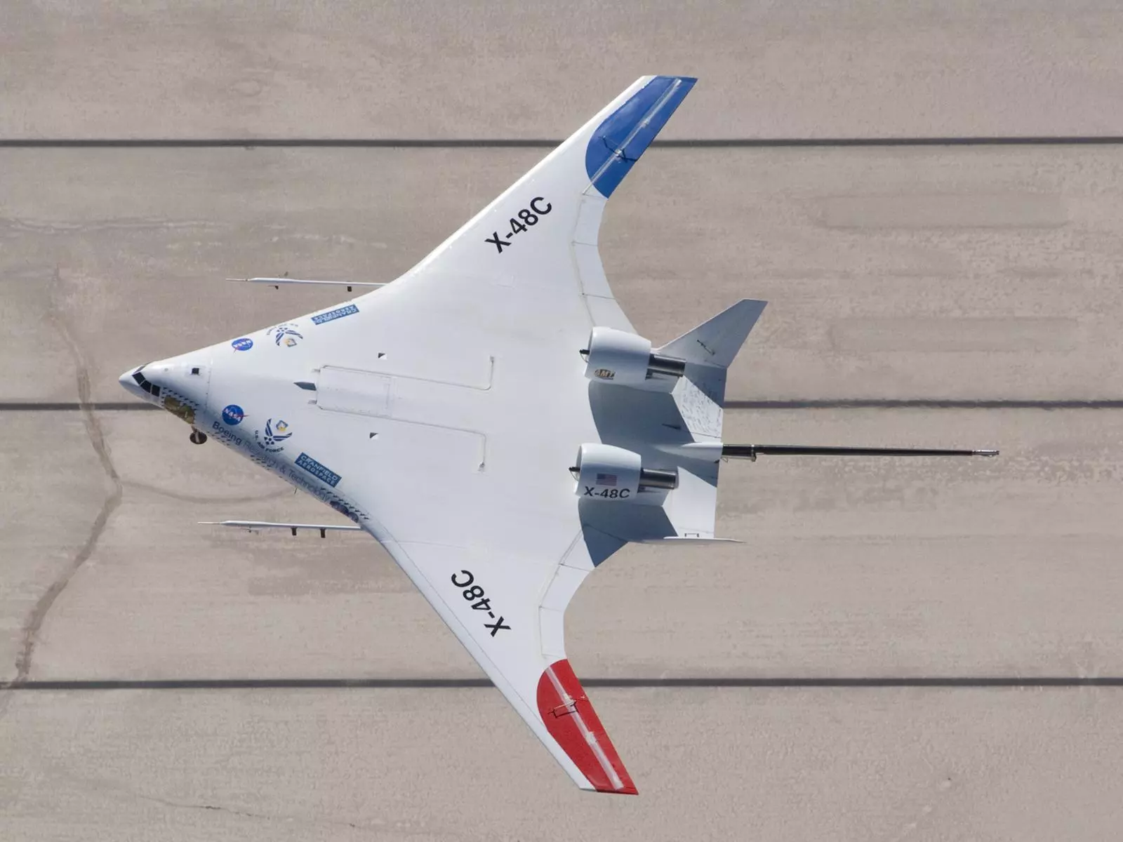 The Boeing – NASA X-48C Hybrid Wing Body aircraft flies over one of the runways laid out on Rogers Dry Lake at Edwards Air Force Base (Photo: NASA / Carla Thomas)