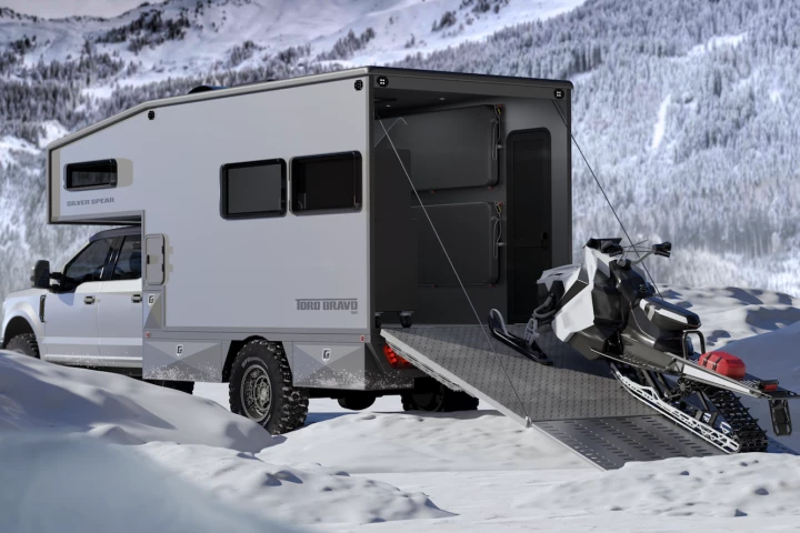 Taking a snowmobile trip with the Toro Bravo 4x4 Silver Spear