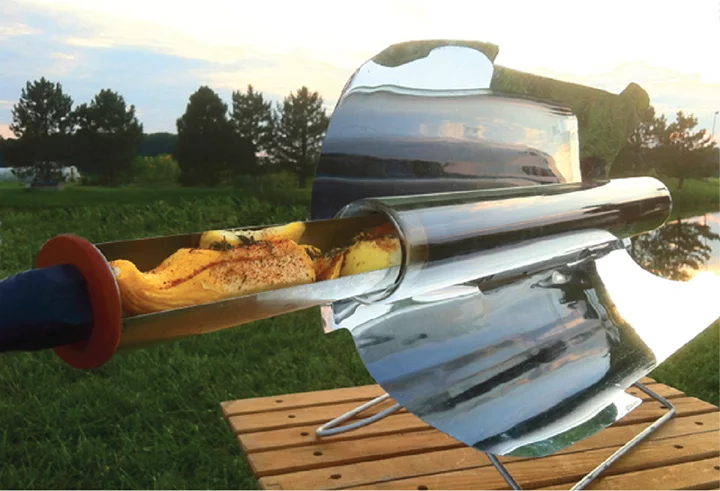 Altogether, the tube measure 2 ft (0.6 m) in length and 2.25 in (5.7 cm) in diameter, giving it enough room for 3 lbs (1.4 kg) worth of food or 53 oz (1.6 L) of liquid