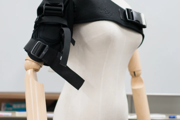SEnS is a soft exoskeleton that's targeted towards improving sensorimotor performance by reducing muscle loads at specific points (Photo: Hiroshima University)