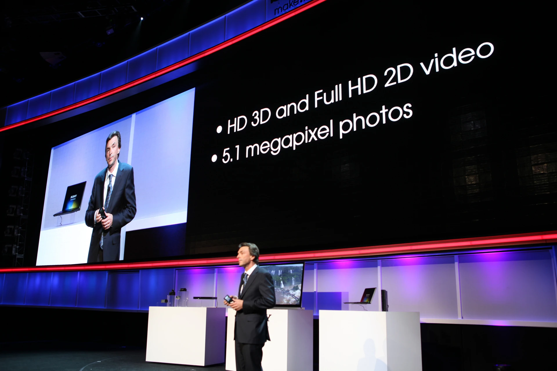 Backing up from the successful launch of Bloggie Touch in 2010 the company has boosted the affordable compact platform with the addition of 3D technology and dual screen capabilities