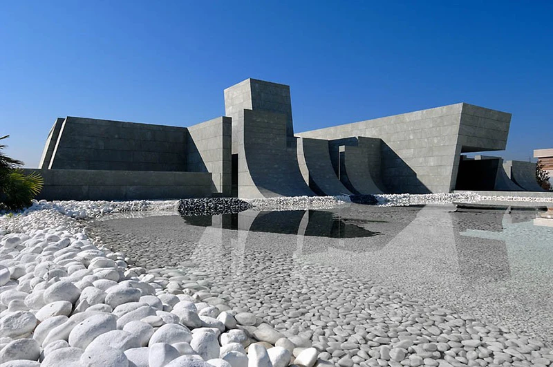 "1001 Nights" private dwelling by architects A-Cero