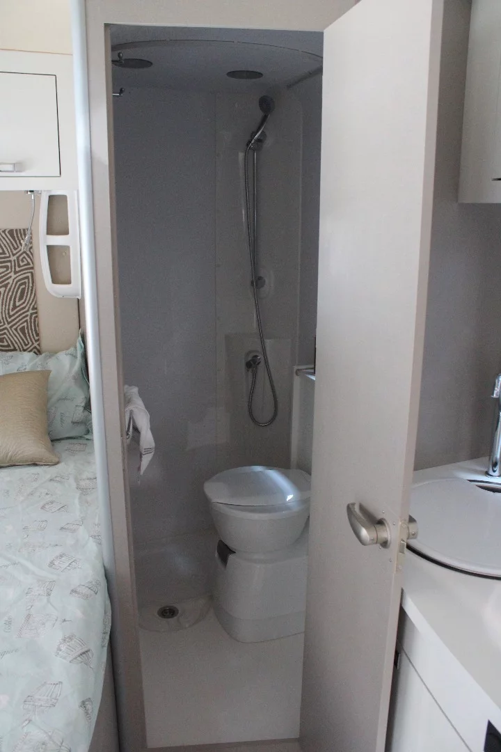 A peek in the Wingamm Rookie Large bathroom