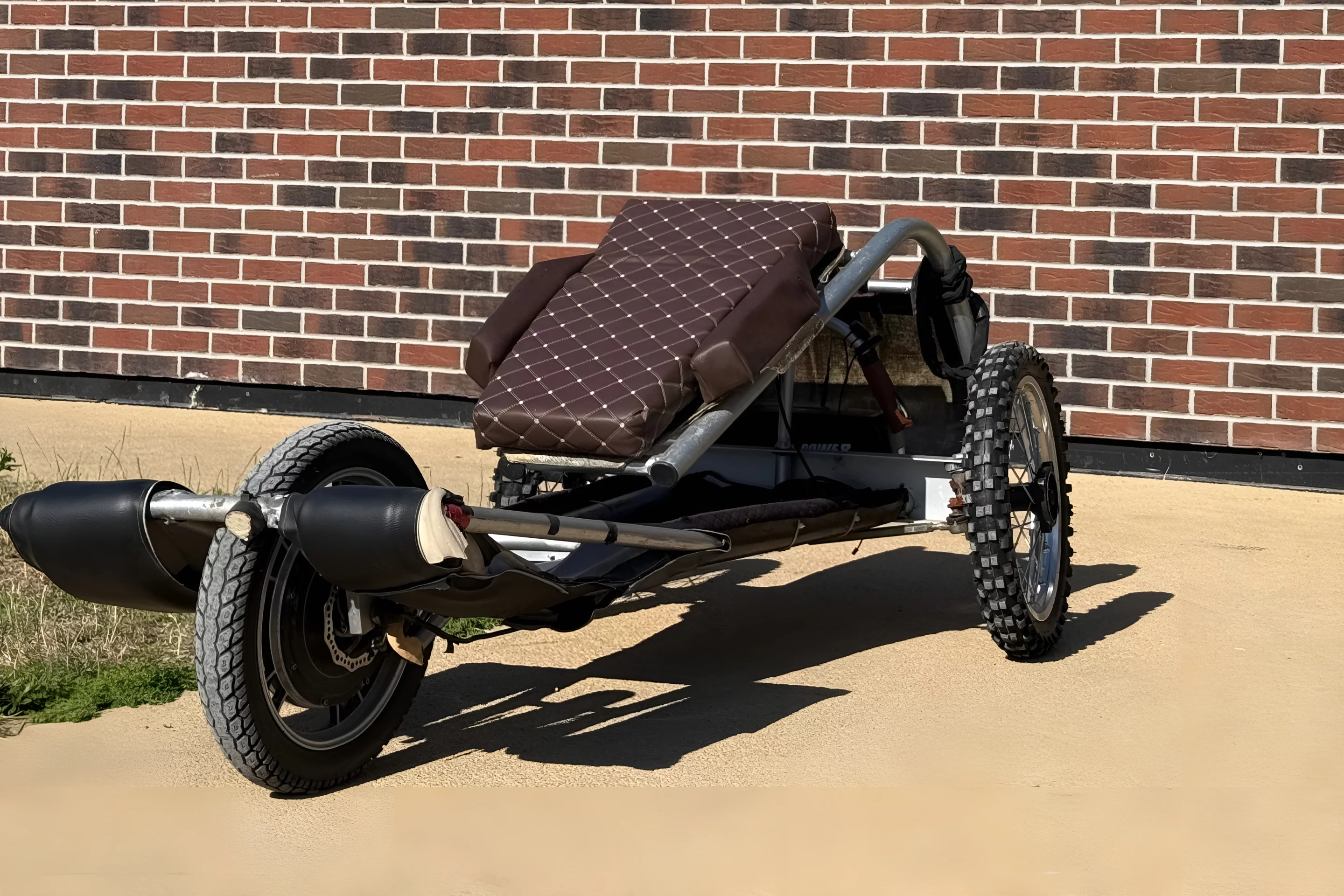 The Off-Road model includes a flax fiber composite chest board, storage unit and front fender