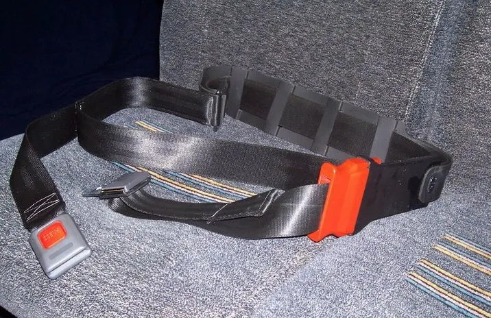 One loop of webbing holds the belt to the seat, while the belt itself goes around the passenger’s waist