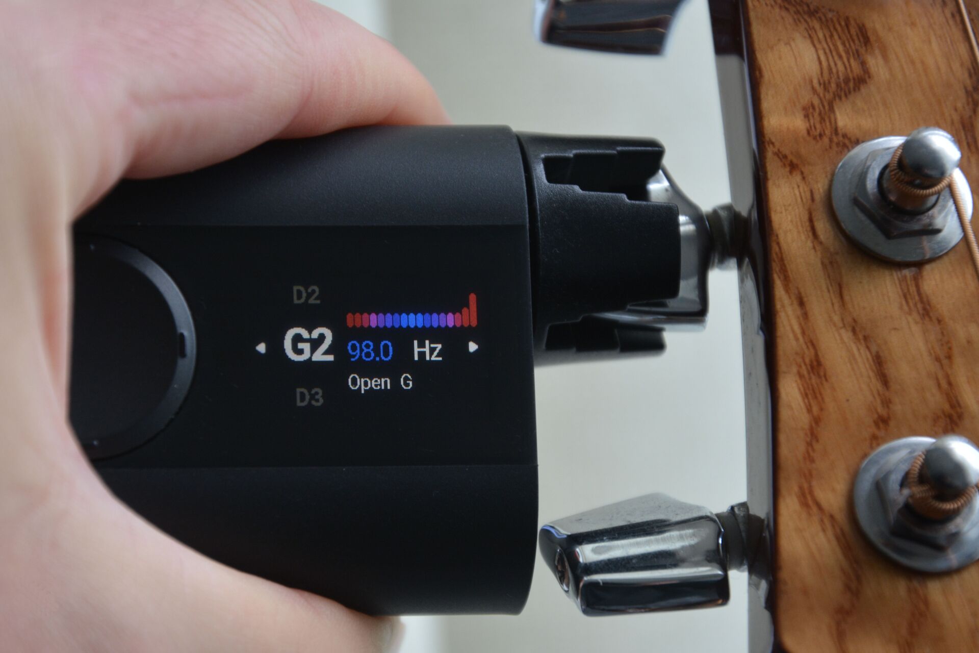 Review Roadie 3 motorized multitool for stringed instruments