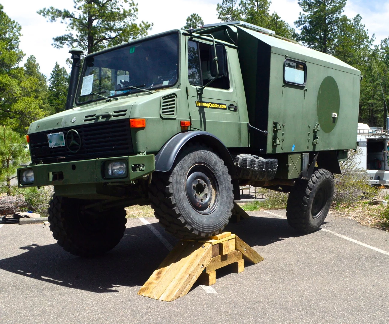 Unimog Center truck