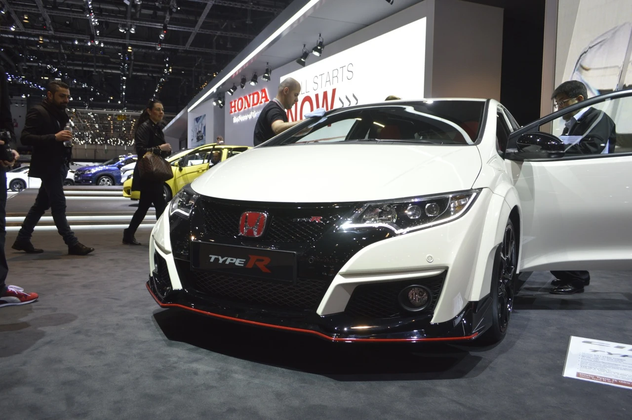 That broad front splitter helps to reduce lift at high speeds