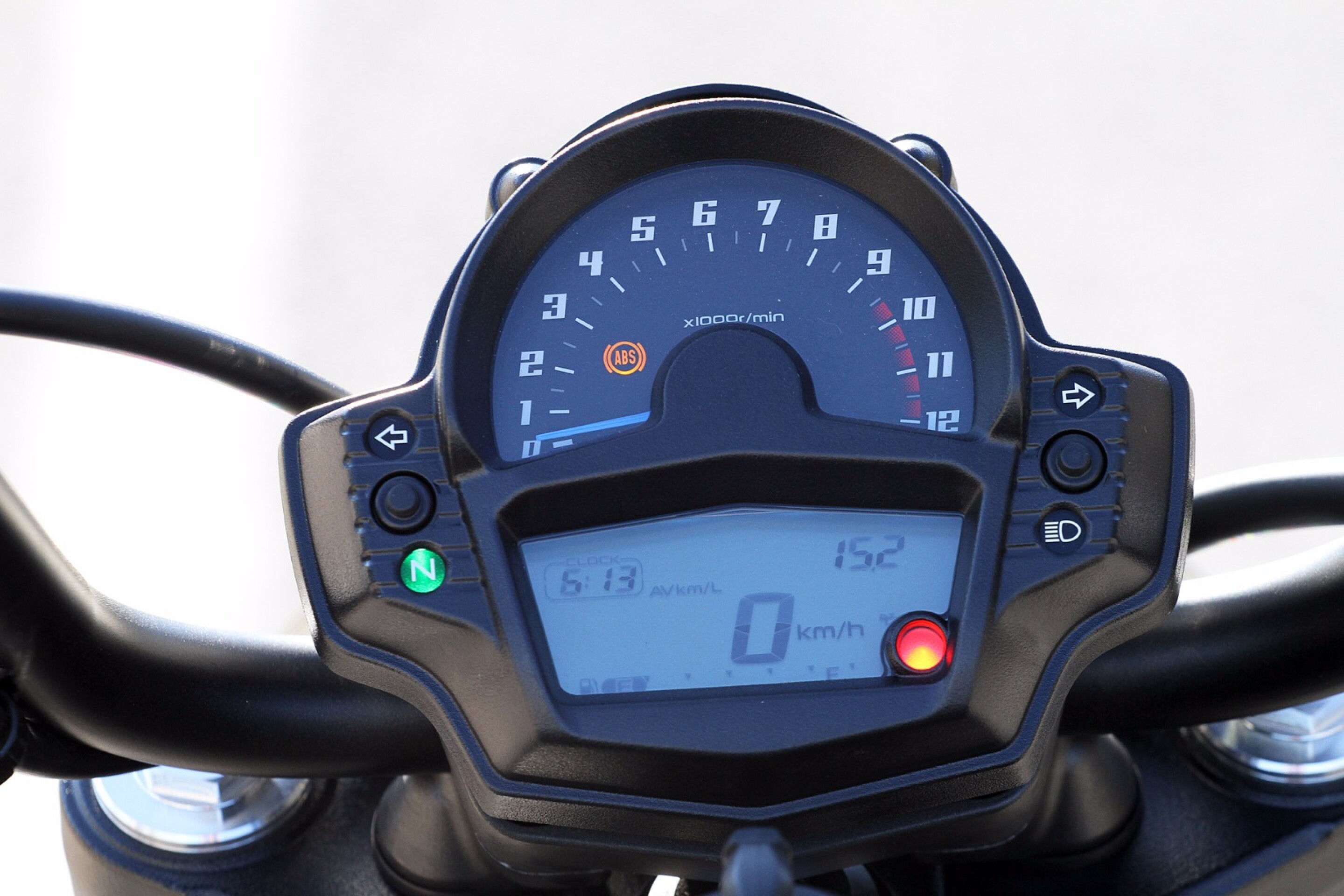 Review Kawasaki Vulcan S cruises affordably in style