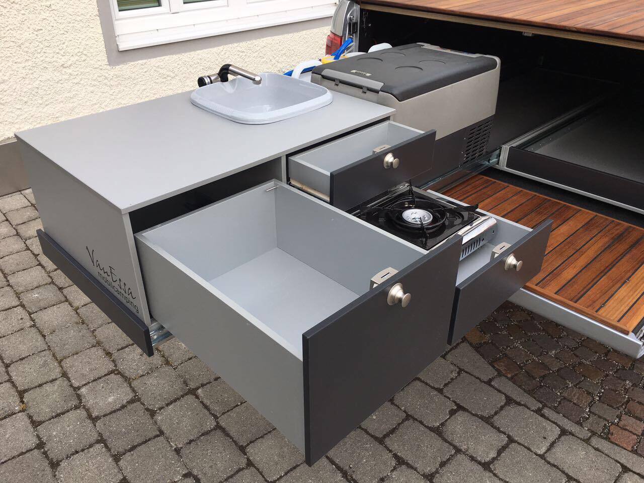 VanEssa adds a little extra style to this Volkswagen Amarok kitchen area with the wood covers