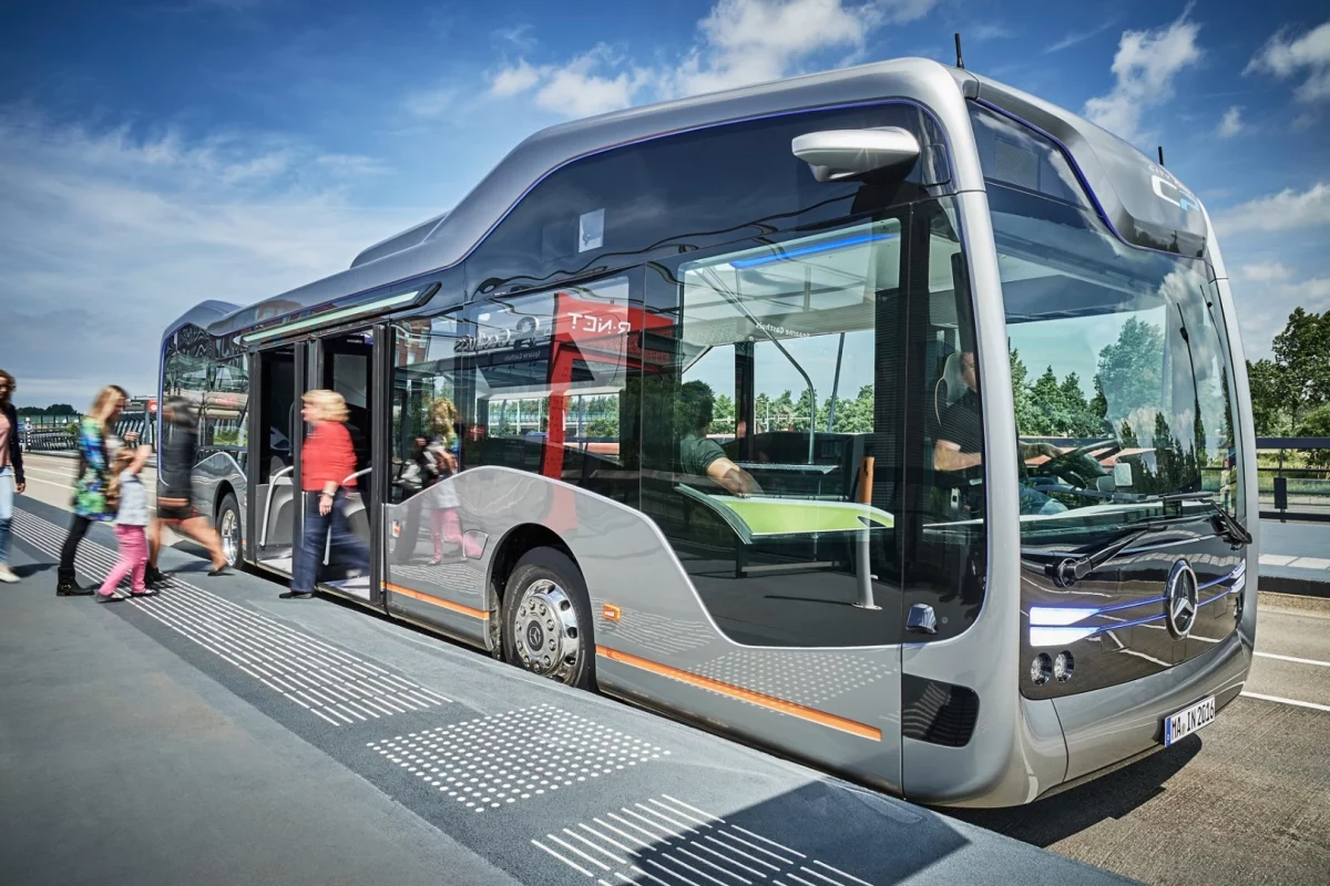 The Future Bus is based on Mercedes-Benz's 12-m (39-ft) long Citaro