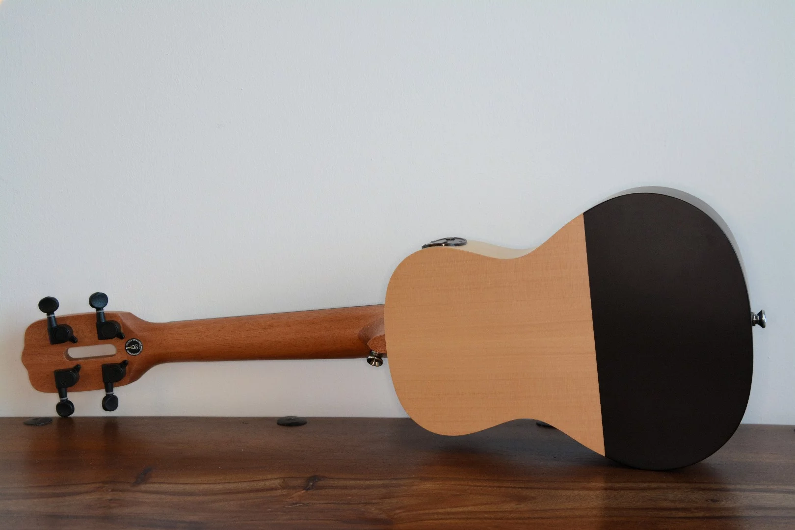 The back of the good looking Populele smart uke