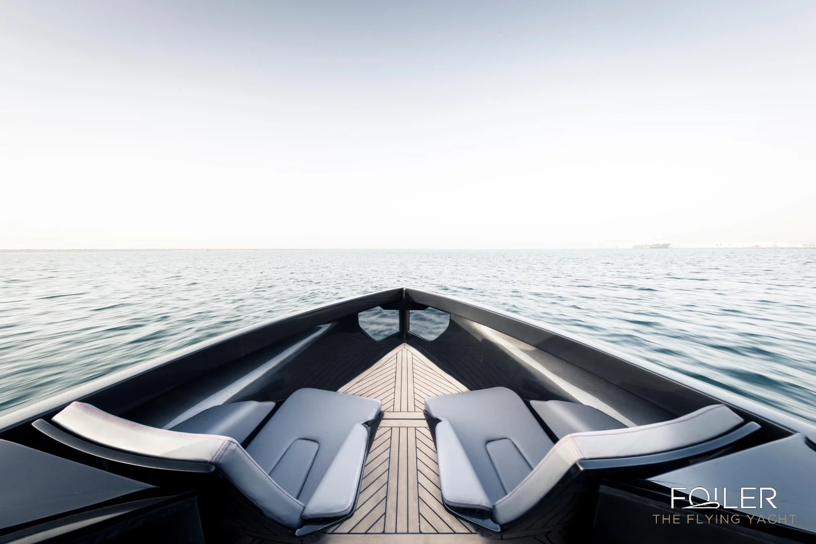 The Foiler is manufactured from carbon fiber with high grade stainless steel, aluminium and titanium mechanical parts