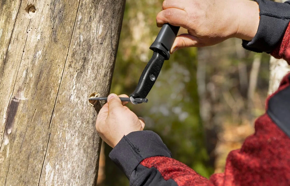 Drilling wide holes with the Victorinox Venture Pro