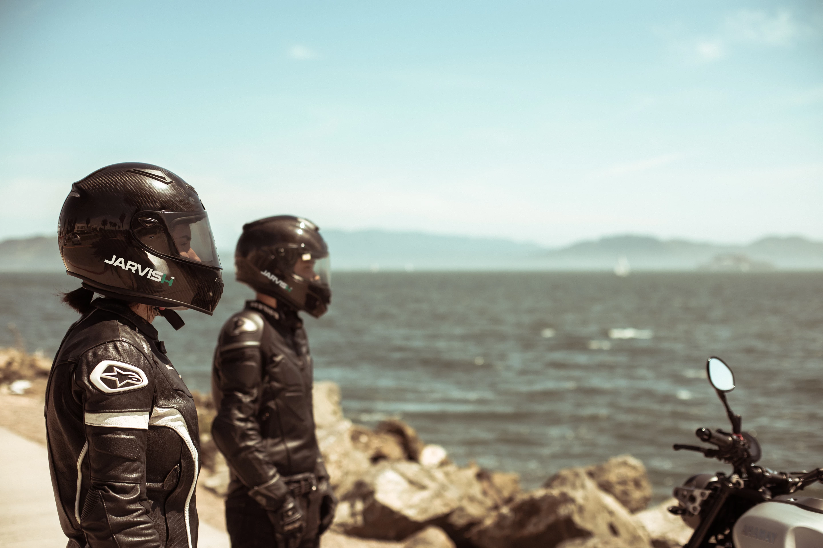 Jarvish X-AR HUD smart helmet: voice control, Bluetooth communications, action camera integration and a head-up display