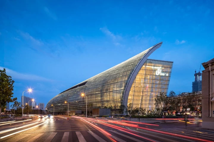 Tianjin's new Riverside 66 building is 350 m (1,150 ft) long and has a huge curved glass façade (Photo: Tim Griffith)