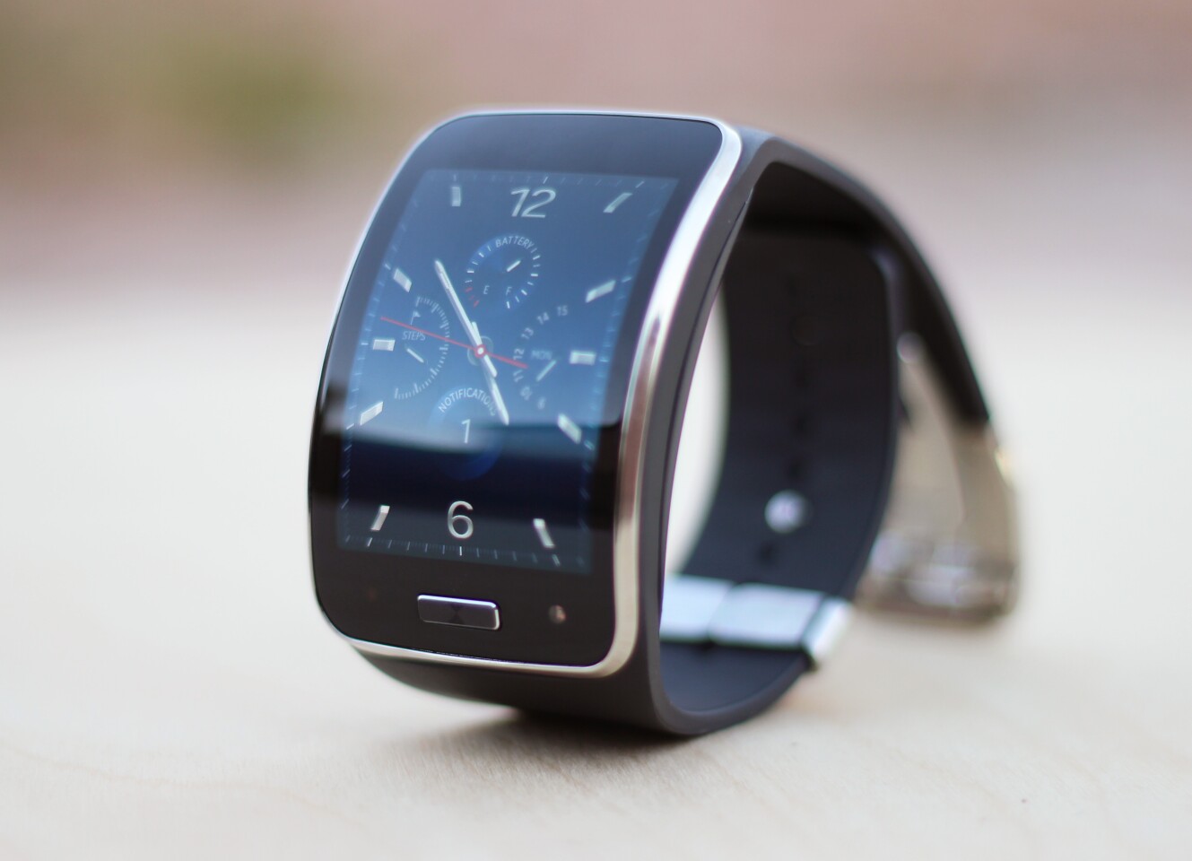 The Gear S is large, but in our experience its curved screen has drawn lots of praise, and no funny looks (Photo: Will Shanklin/Gizmag.com)