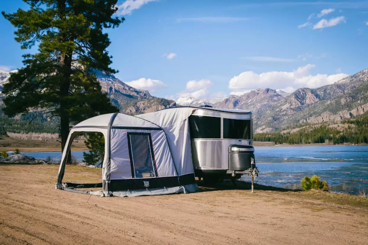 The optional inflatable auxiliary tent expands the Basecamp's sheltered living space