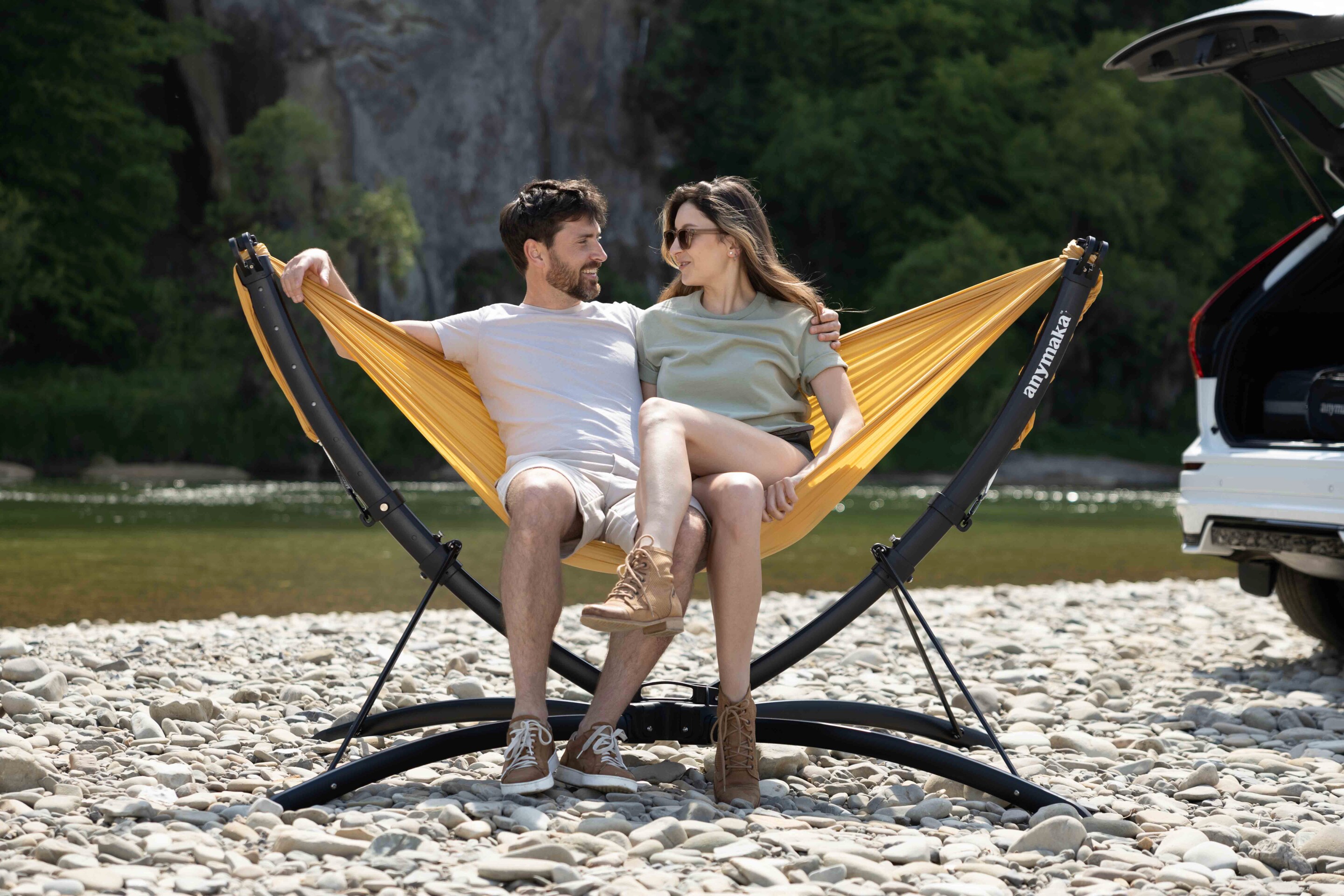 anymaka hammock stand goes up in a claimed three seconds