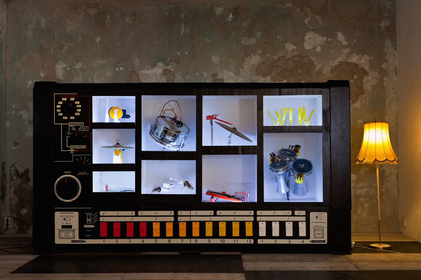The wall-filling MR-808